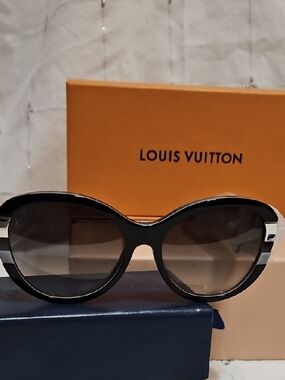 Louis Vuitton Black/Grey Sunglasses with Gradient Brown Lenses (Authentic)